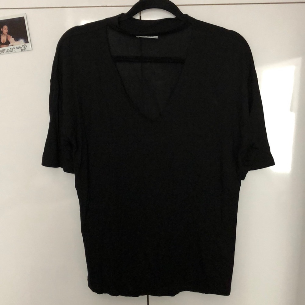 Amazing black open v neck collar choker T-shirt!
